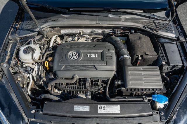 Used 2017 Volkswagen Golf 4-Door FWD image 20