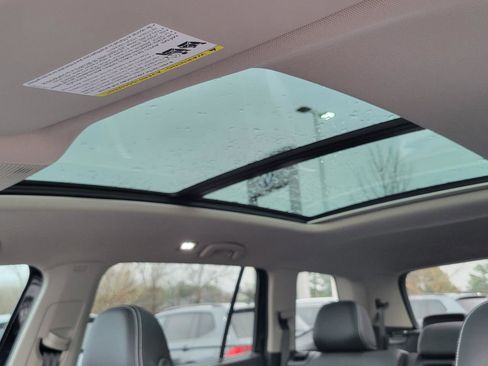 Used 2025 Volkswagen Atlas SEL image 29