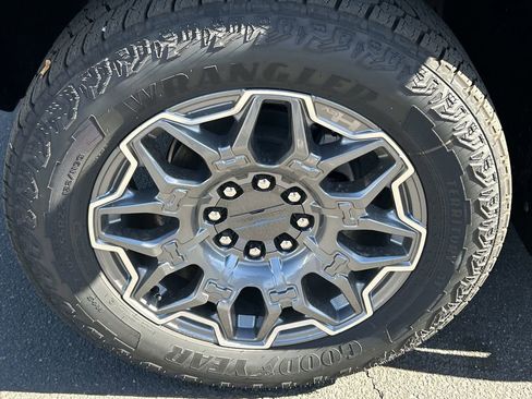 New 2026 GMC Hummer EV 4x4 Crew Cab w/ LPO, Illumination Package image 34