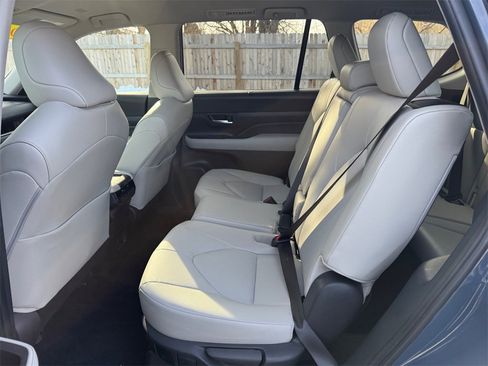 Used 2024 Toyota Grand Highlander XLE image 19