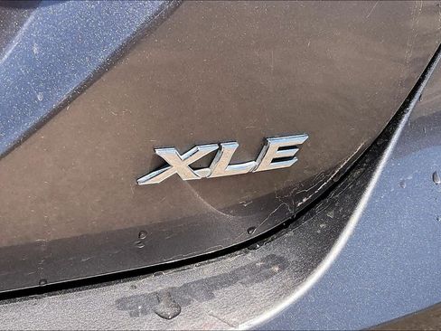 Used 2019 Toyota Camry XLE FWD image 10