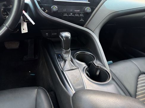 Used 2019 Toyota Camry SE FWD image 14