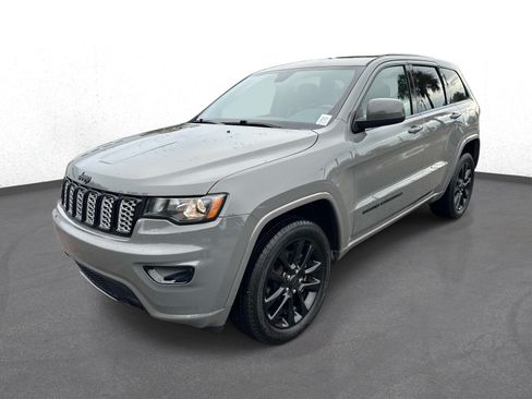Used 2020 Jeep Grand Cherokee Altitude AWD/4WD image 7
