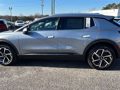 New 2026 Chevrolet Equinox EV LT image 8