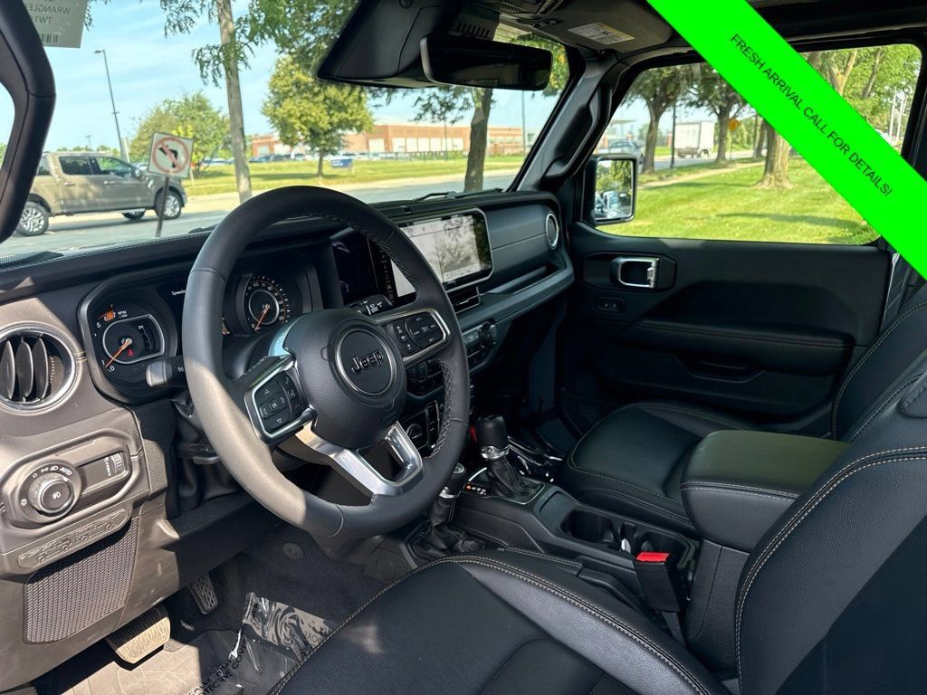 Used 2026 Jeep Wrangler Unlimited Sahara AWD/4WD image 43