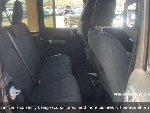 Used 2018 Jeep Wrangler Unlimited Sport S AWD/4WD image 15