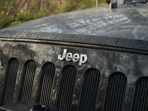 Used 2018 Jeep Wrangler Rubicon w/ Cold Weather Group image 25