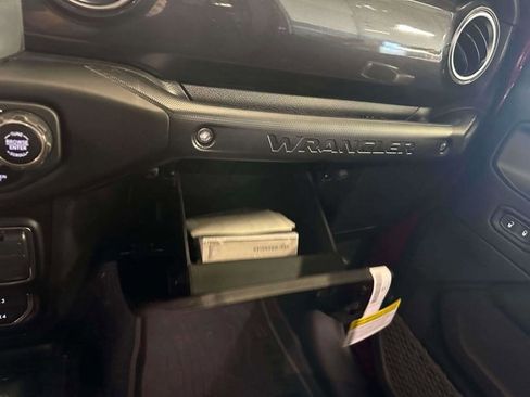 Used 2021 Jeep Wrangler Unlimited Rubicon w/ Trailer Tow Package image 33