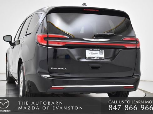 Used 2024 Chrysler Pacifica Touring-L image 17