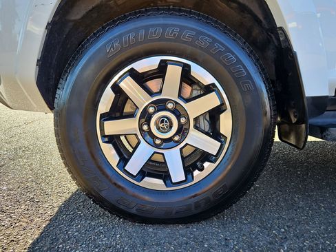 Used 2024 Toyota 4Runner TRD Off-Road Premium image 32