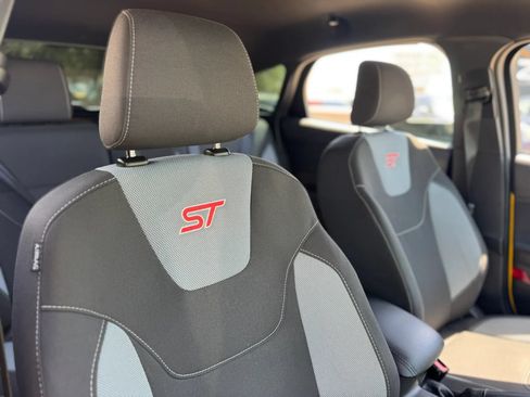 Used 2017 Ford Focus ST FWD image 37