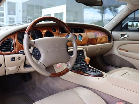 Used 2002 Jaguar XK8 Convertible image 13