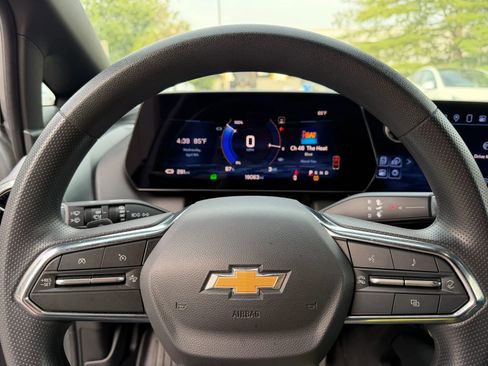 Used 2025 Chevrolet Equinox EV LT image 26