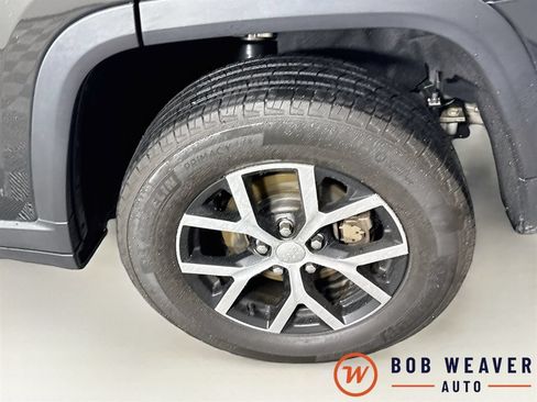 Used 2023 Jeep Grand Cherokee Limited w/ Luxury Tech Group II AWD/4WD image 38