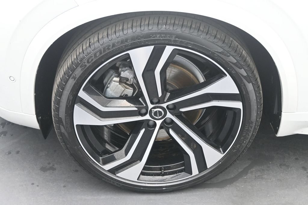 Certified 2024 Volvo XC90 B6 Ultimate w/ Lounge Package AWD/4WD image 4