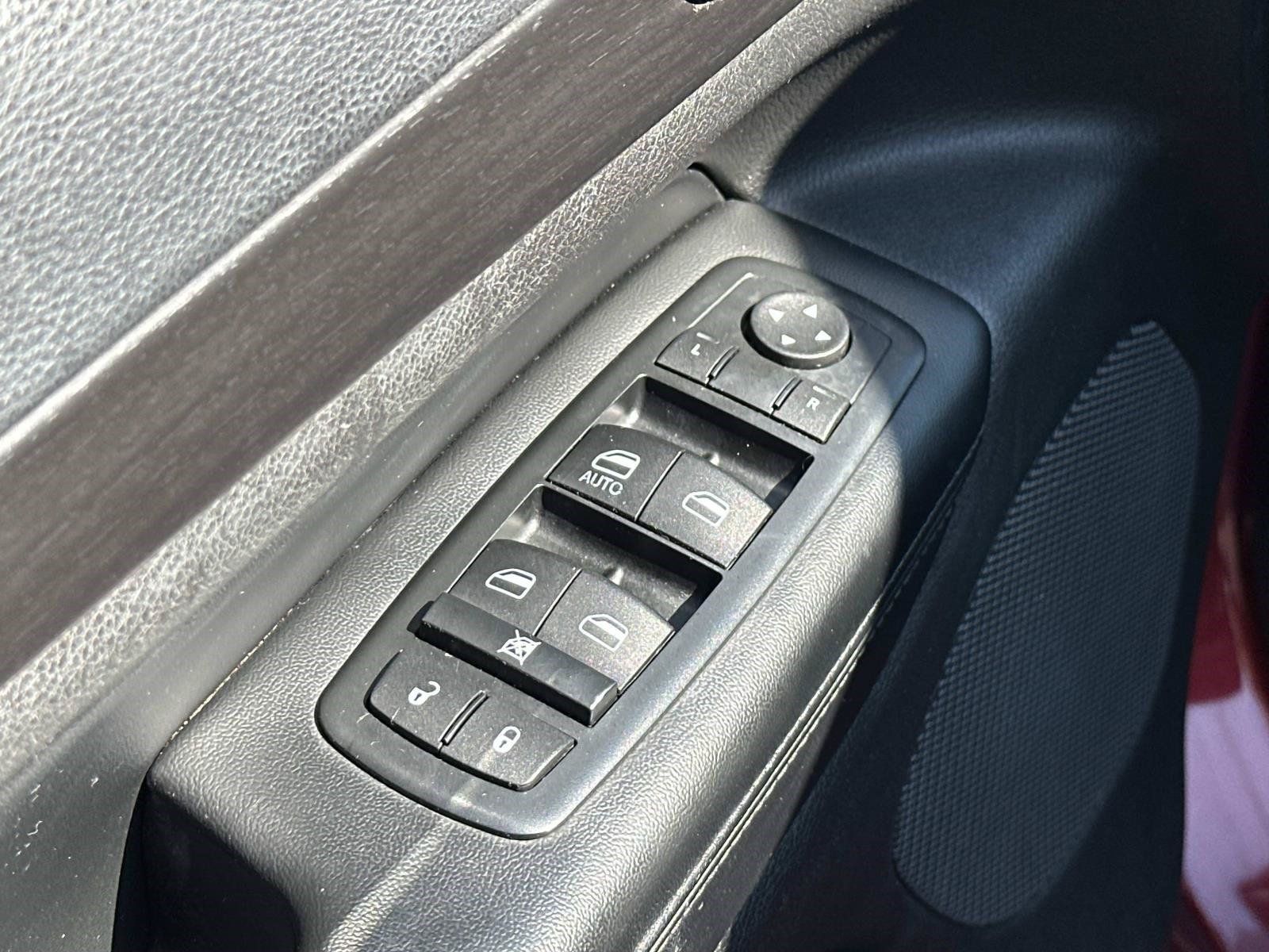 Used 2015 Jeep Grand Cherokee Altitude AWD/4WD image 17