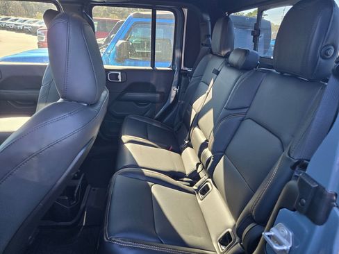 New 2026 Jeep Gladiator Sahara image 25