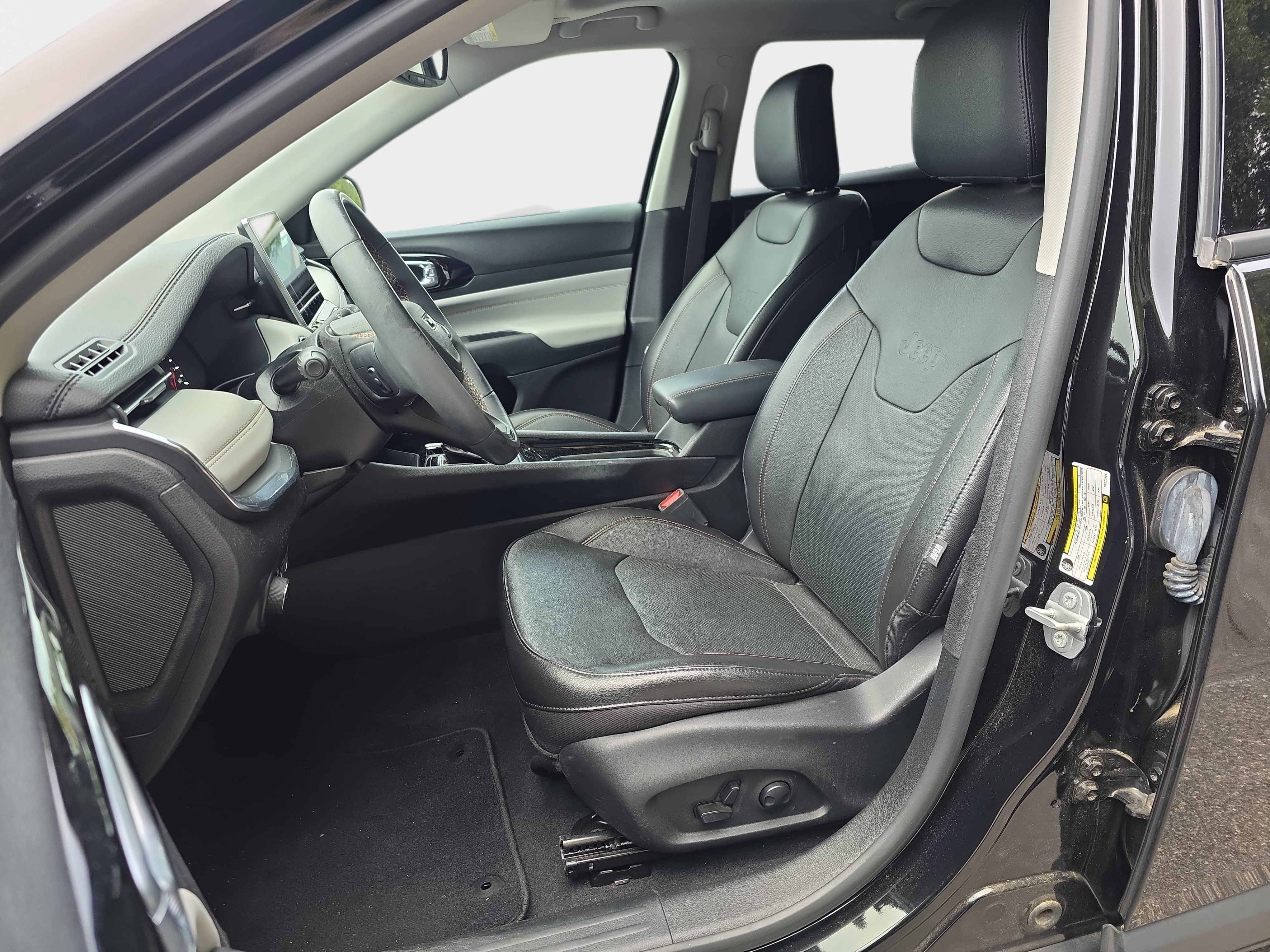 Used 2022 Jeep Compass Limited w/ Sun and Sound Group AWD/4WD image 5