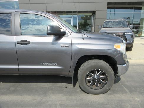 Used 2017 Toyota Tundra SR5 AWD/4WD image 14