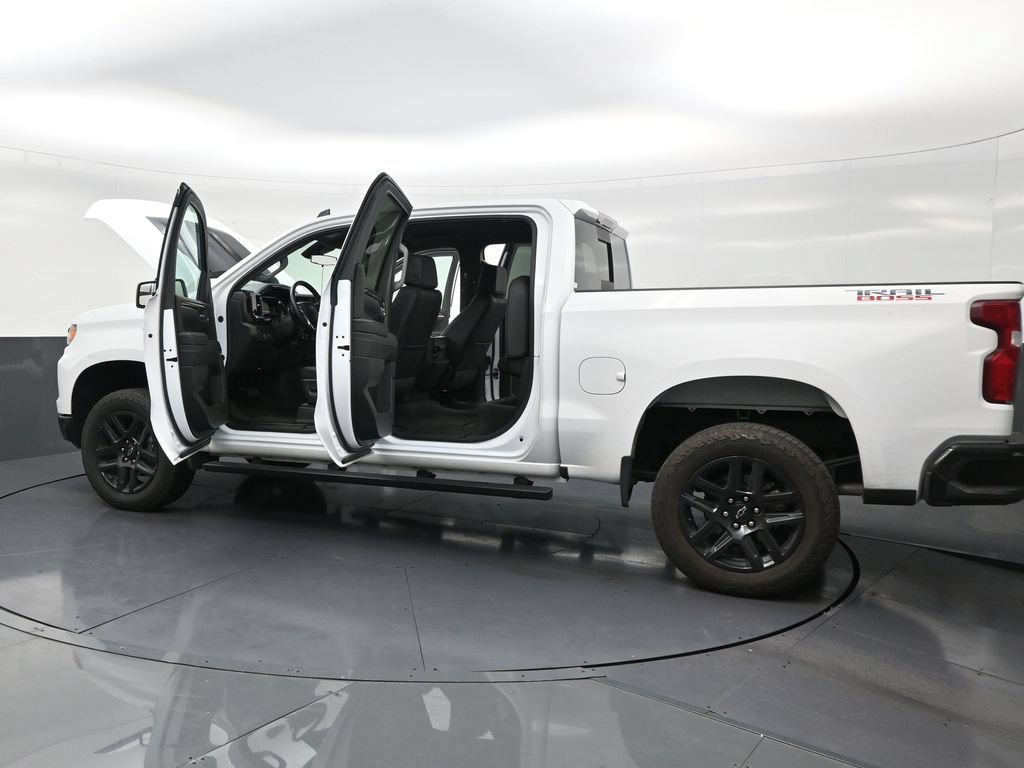 Used 2025 Chevrolet Silverado 1500 LT Trail Boss w/ Convenience Package II AWD/4WD image 31