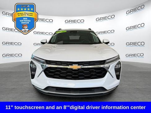 Used 2024 Chevrolet Trax LT w/ LT Convenience Package FWD image 2