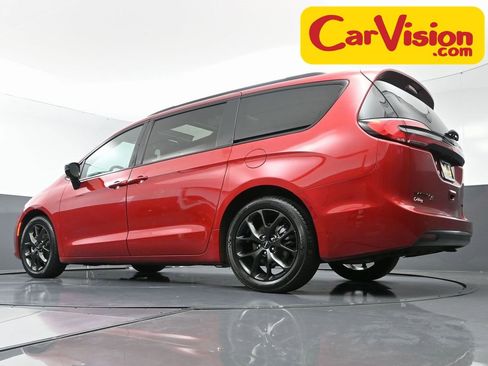 Used 2025 Chrysler Pacifica Limited image 58