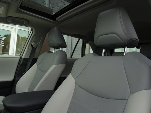 Used 2020 Toyota RAV4 Limited w/ All Weather Liner Package AWD/4WD image 10