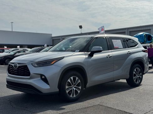 Used 2024 Toyota Highlander XLE image 6
