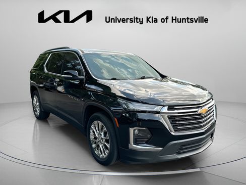 Used 2022 Chevrolet Traverse LT FWD image 2