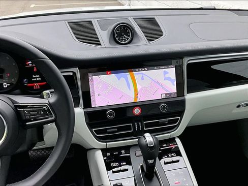 Certified 2025 Porsche Macan S AWD/4WD image 10