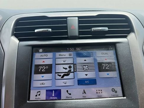 Used 2019 Ford Fusion SE FWD image 19