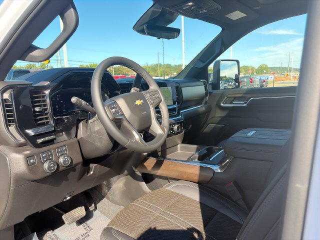 Used 2025 Chevrolet Silverado 2500 High Country w/ Technology Package AWD/4WD image 27