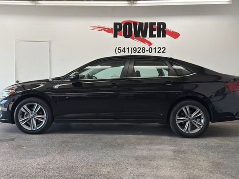Used 2024 Volkswagen Jetta SE FWD image 6