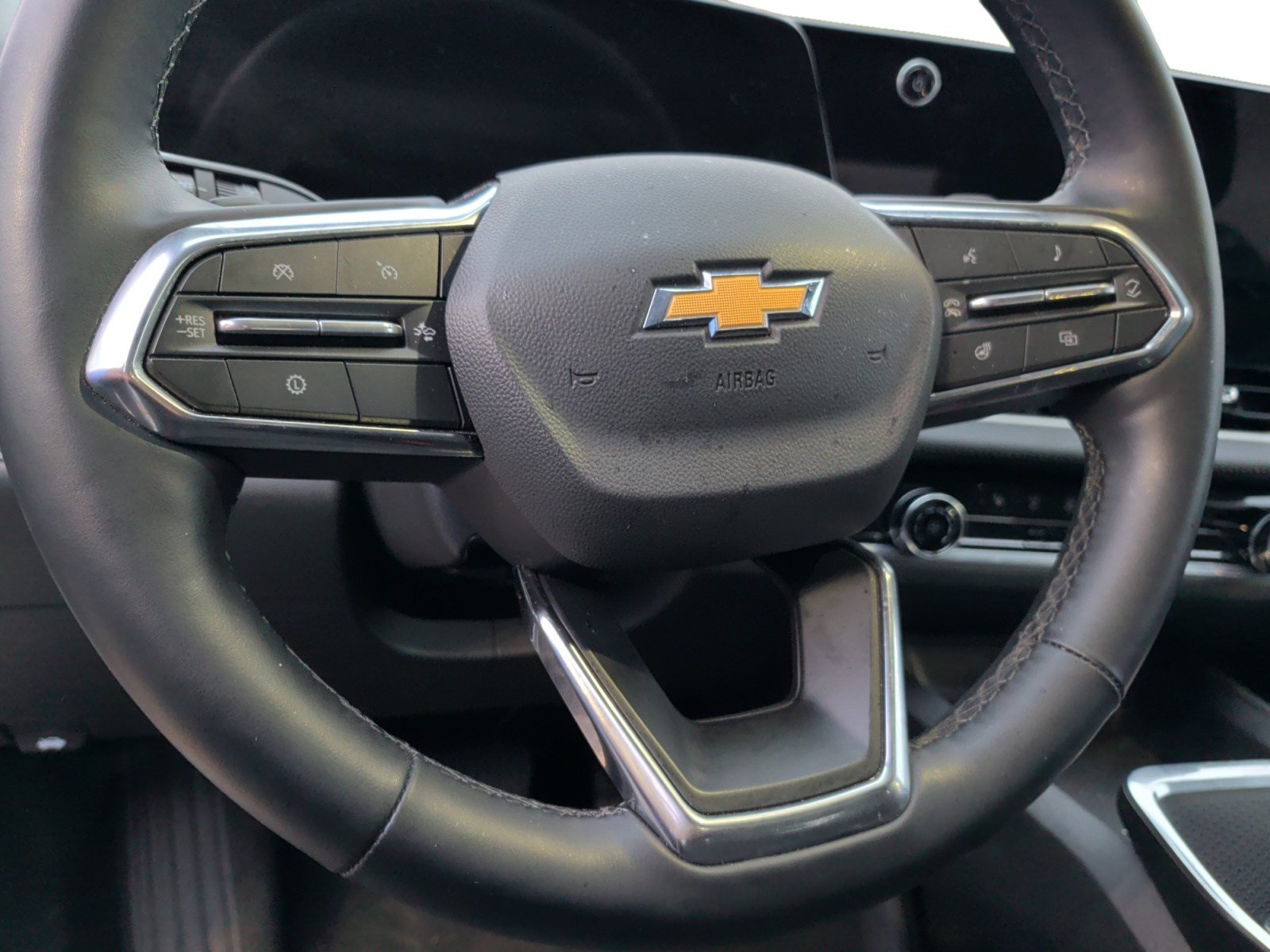 Used 2026 Chevrolet Equinox LT AWD/4WD image 16