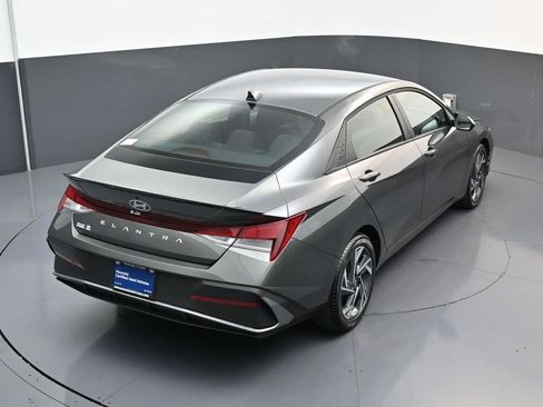 Certified 2025 Hyundai Elantra Sport FWD image 18