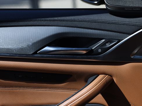 Used 2019 BMW M550i xDrive image 49