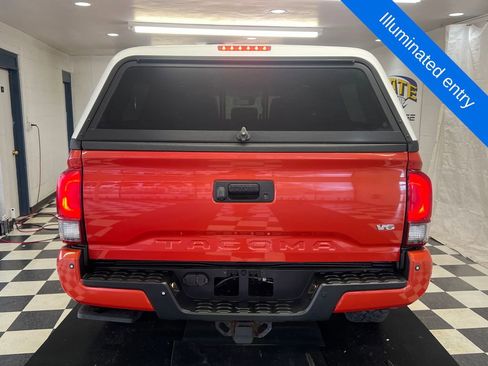 Used 2018 Toyota Tacoma TRD Off-Road image 12