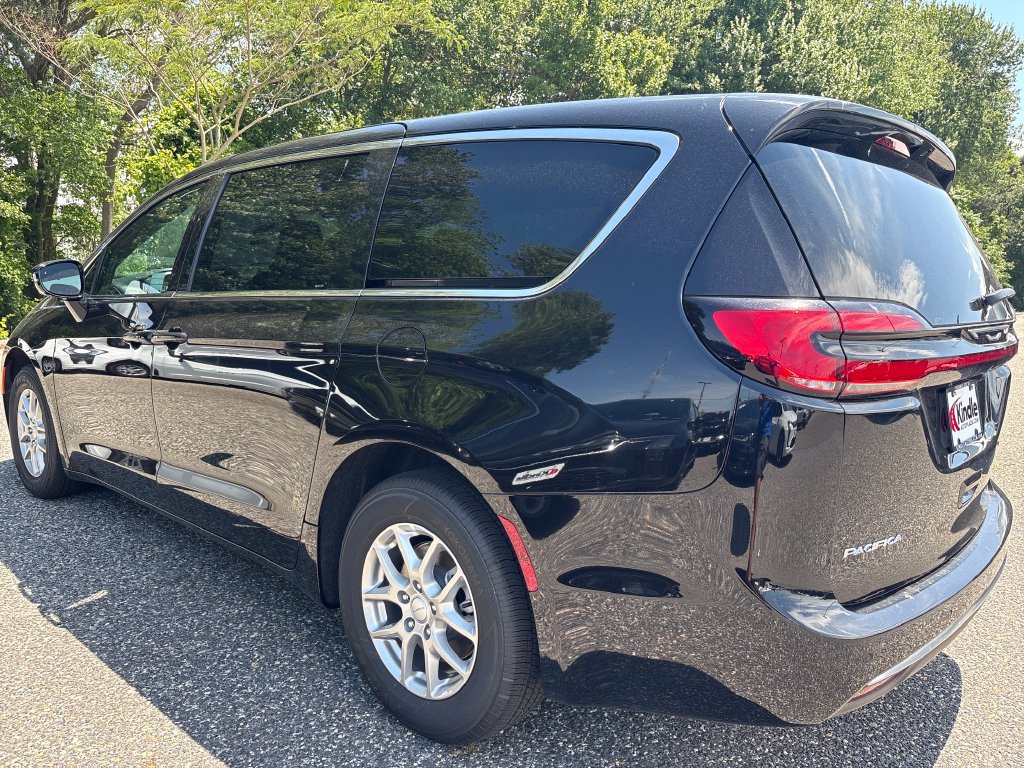 New 2027 Chrysler Pacifica Select FWD image 31
