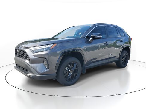 Used 2024 Toyota RAV4 XLE w/ Convenience Package FWD image 3