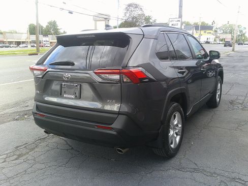 Used 2020 Toyota RAV4 XLE w/ Convenience Package AWD/4WD image 12