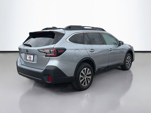 Used 2022 Subaru Outback Premium image 3