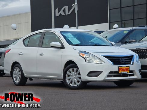 Used 2017 Nissan Versa SV image 1