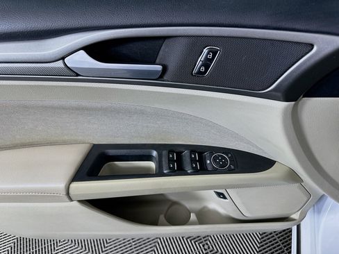 Used 2019 Ford Fusion SE image 15