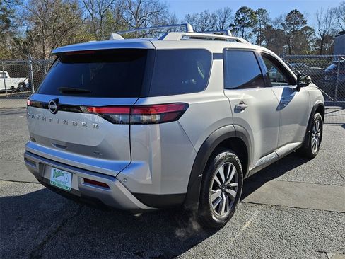 Used 2025 Nissan Pathfinder SL image 10