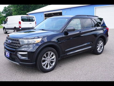 Used 2023 Ford Explorer XLT w/ Equipment Group 202A AWD/4WD image 1