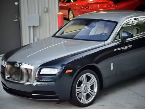 Used 2016 Rolls-Royce Wraith RWD image 3