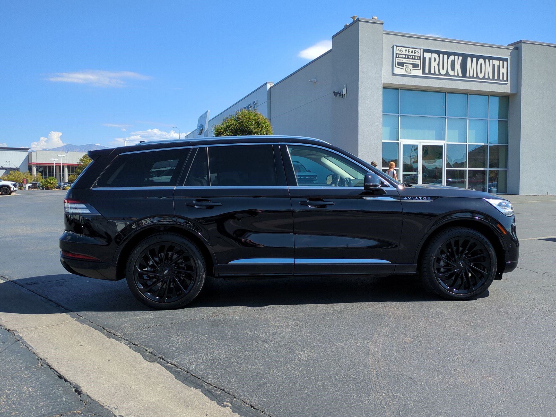Used 2021 Lincoln Aviator Reserve w/ Equipment Group 208A AWD/4WD image 2