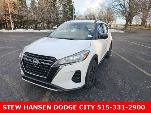 Used 2024 Nissan Kicks SR image 2