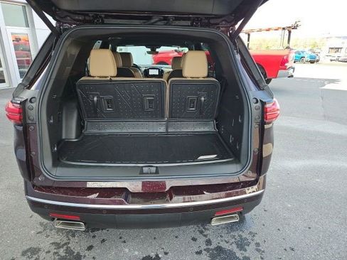 Certified 2023 Chevrolet Traverse Premier w/ LPO, Floor Liner Package image 18