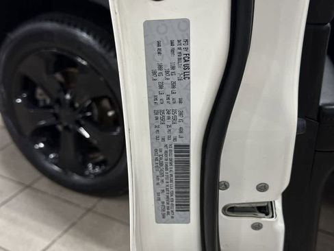 Used 2018 Jeep Compass Latitude AWD/4WD image 14